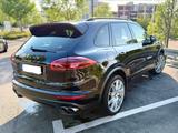 Porsche Cayenne S E-Hybrid, Approved 2027, 118ts km, LED - Porsche Cayenne mit Hybrid-Antrieb: Luftfederung