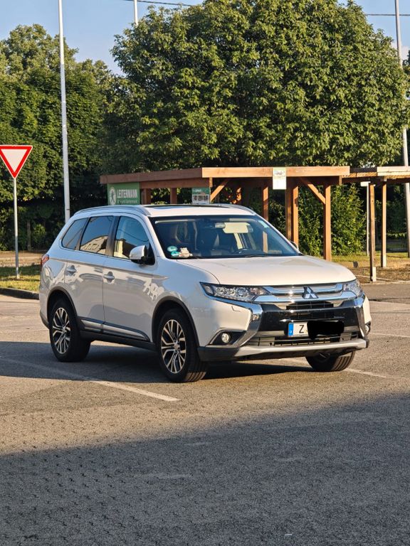 Image of Mitsubishi Outlander