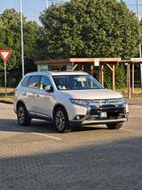 Mitsubishi Outlander 2.2 DI-D Top 4WD Turbo+Service neu