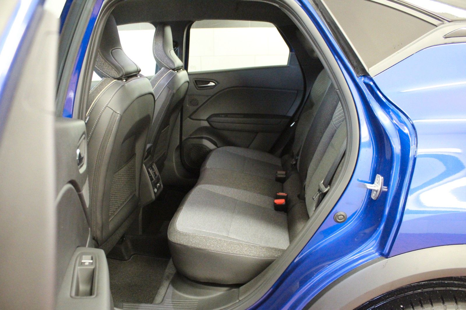 Fahrzeugabbildung Renault Captur Mild Hybrid 140 EDC *Navigations-Paket*