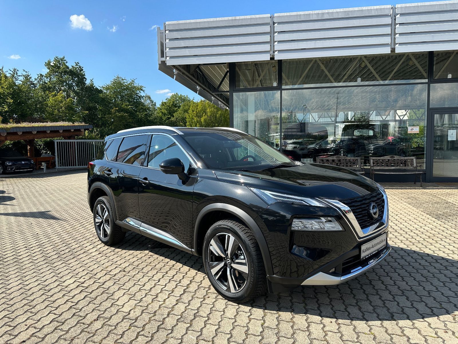 Fahrzeugabbildung Nissan X-Trail 1.5 VC-T Tekna NAVI+ProP+HUD+360°+SH+AHK