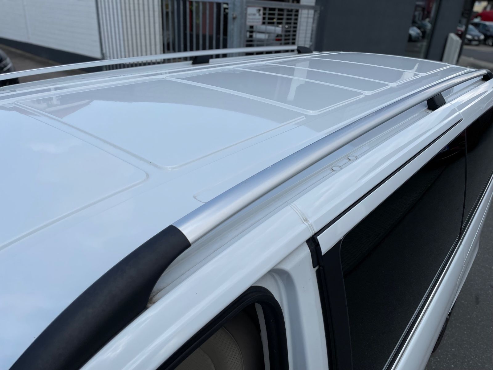 Fahrzeugabbildung Mercedes-Benz V 300 d Lang Avantgarde AMG-Line |Burmester|360°