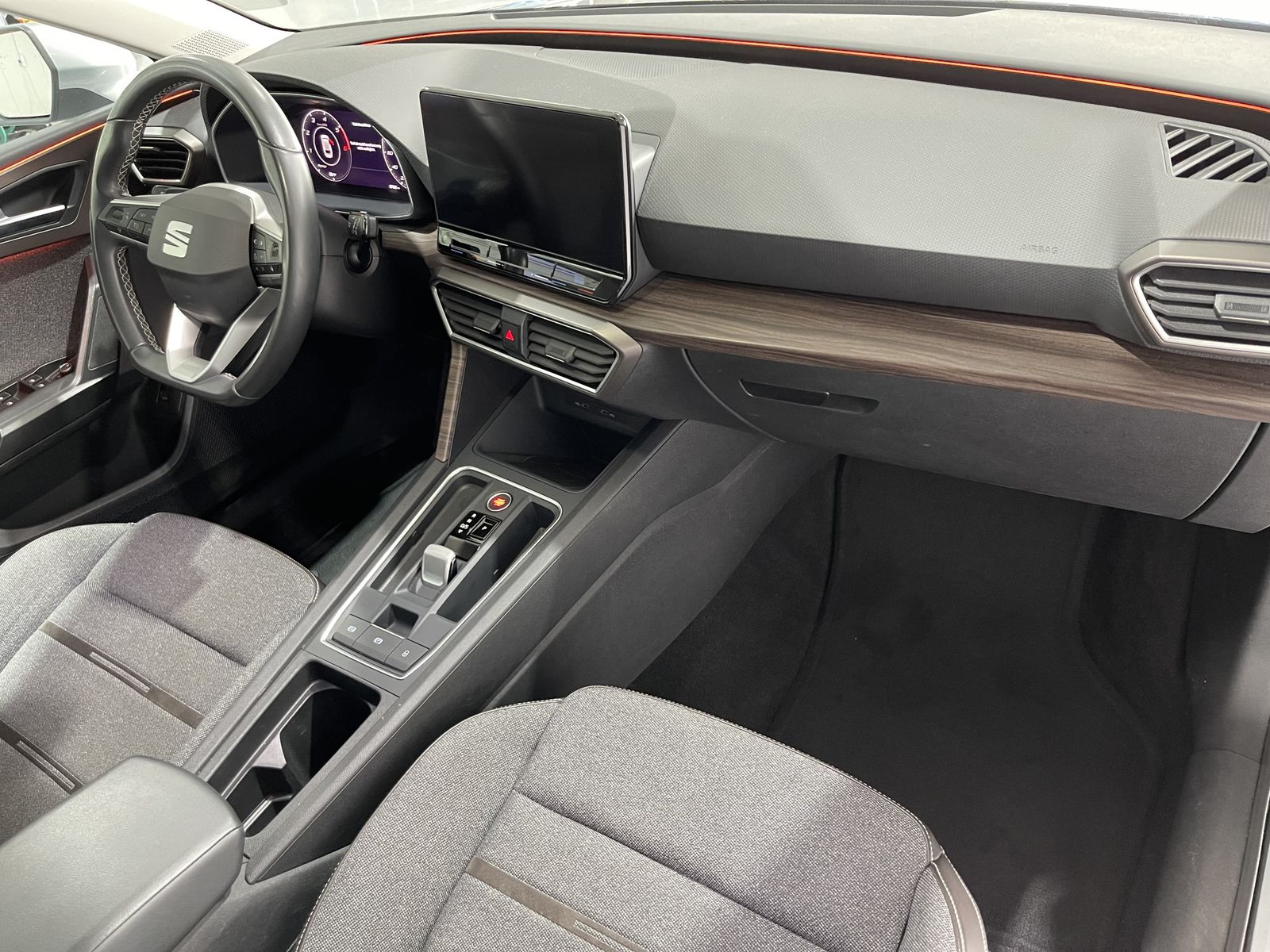 Fahrzeugabbildung SEAT Leon Xcellence 2.0 TDI*AHK*LED*Cam*Navi*
