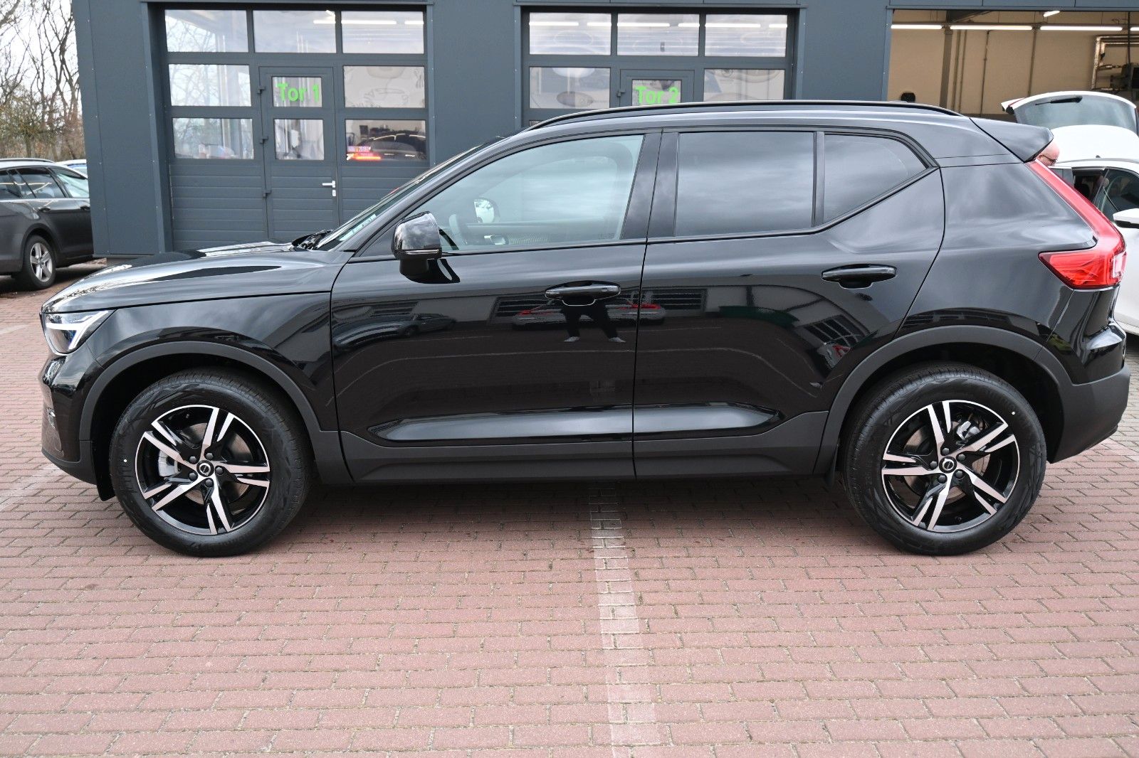 Fahrzeugabbildung Volvo XC40 B4 DKG Plus Dark*RFK*H&K*FSHZG*ACC*Google