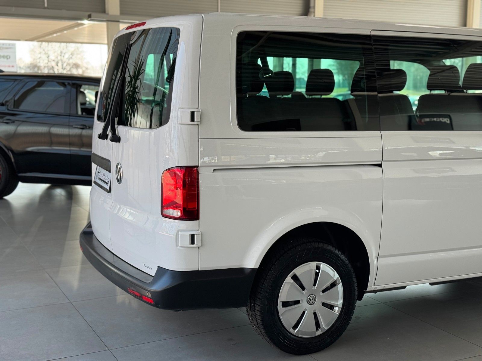 Fahrzeugabbildung Volkswagen T6 Transporter Kombi 2.0 TDI "Klima  9-Sitzer"