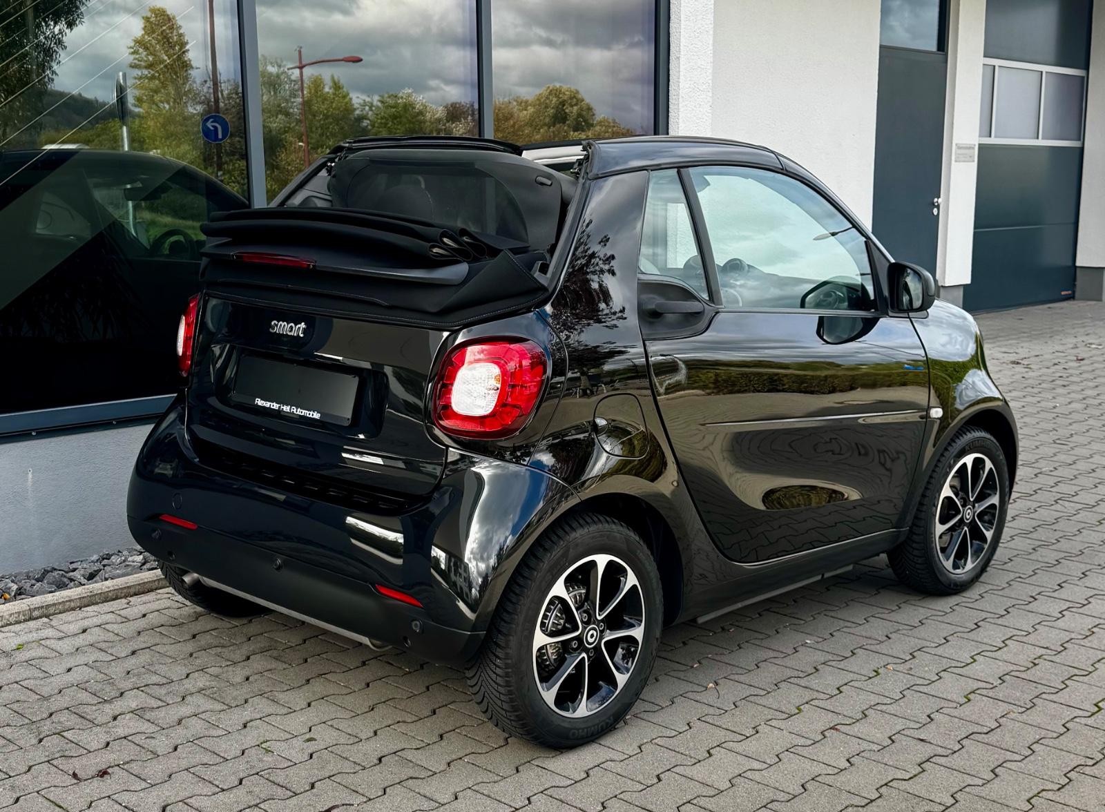 Smart ForTwo Cabrio*AUTOMATIK*SHZ*PDC*KLIMA*TEL*LED
