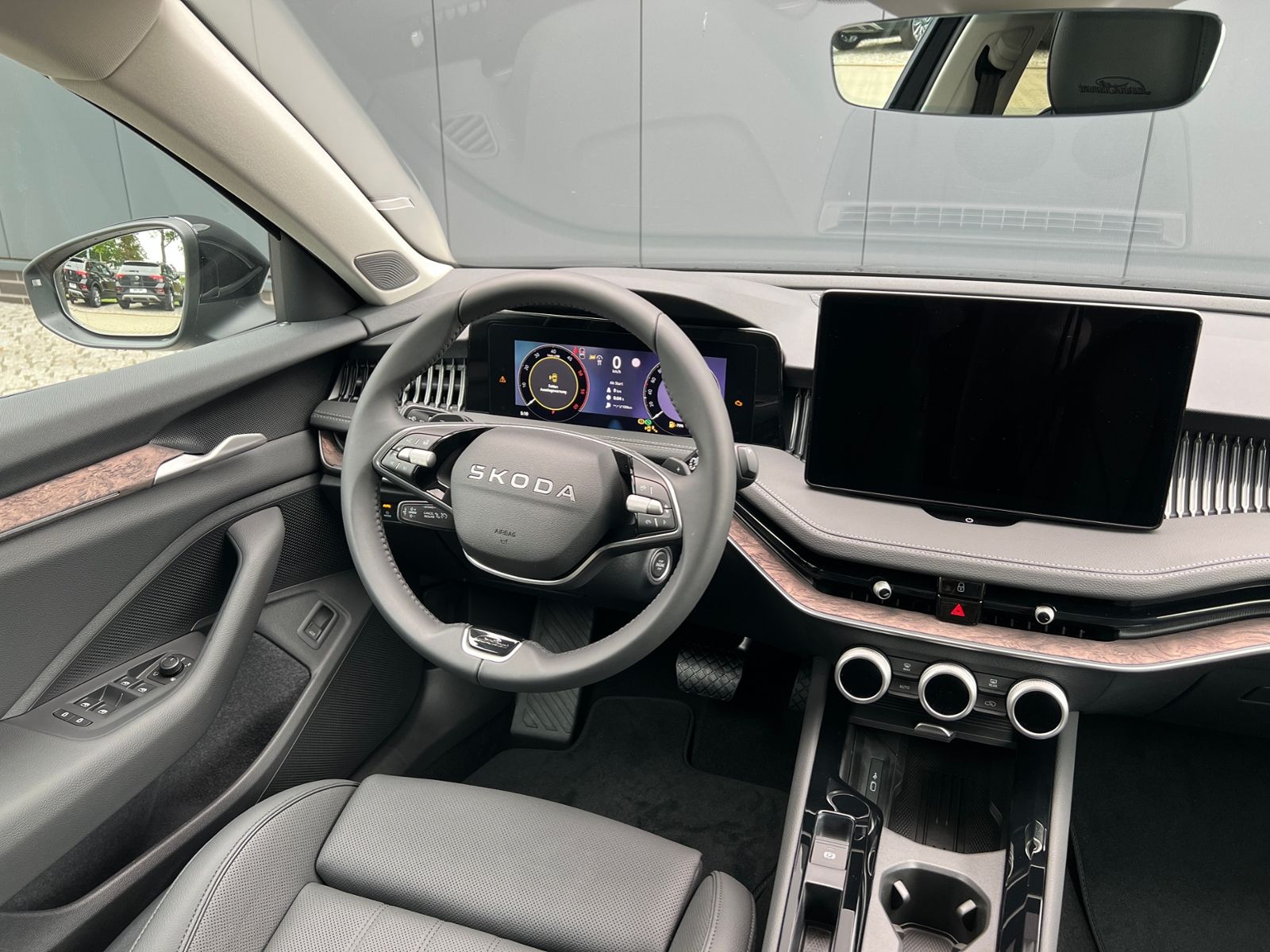 Fahrzeugabbildung SKODA Superb Combi L&K 2.0 TDI DSG 4x4 *AHK, Matrix-LE