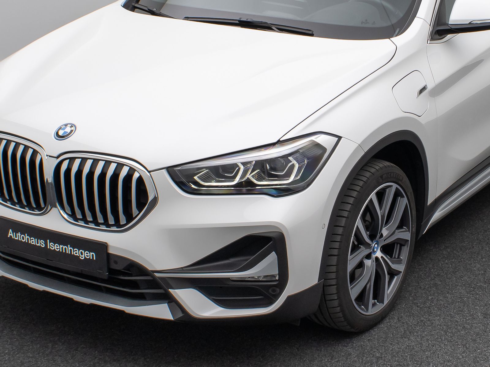 Fahrzeugabbildung BMW X1 xD25e xLine HUD Navi+ HiFi DAB Kamera 19Zoll
