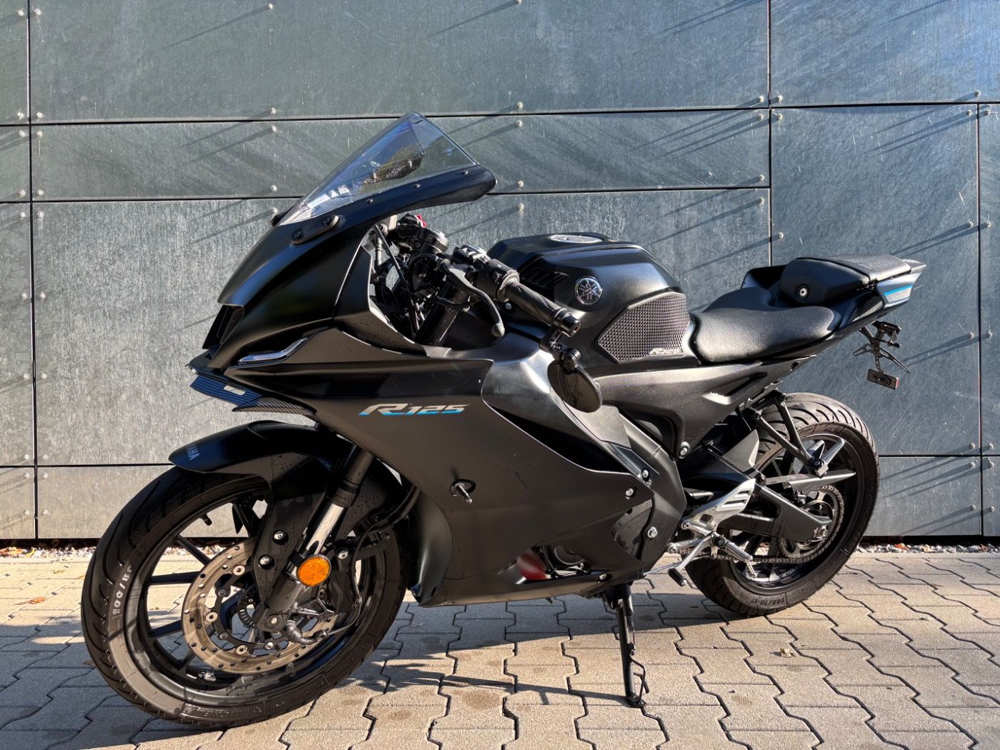 Fahrzeugabbildung Yamaha YZF-R125 viel Zubehör MIVV Endschalldämpfer