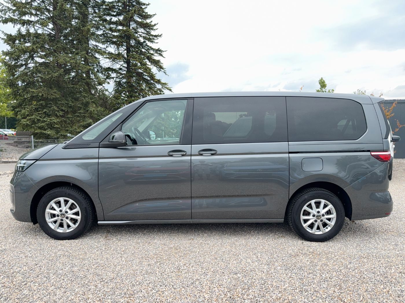 Volkswagen T7 Multivan Life TSI Lang AHK 7 SItzer CarPlay foto 4