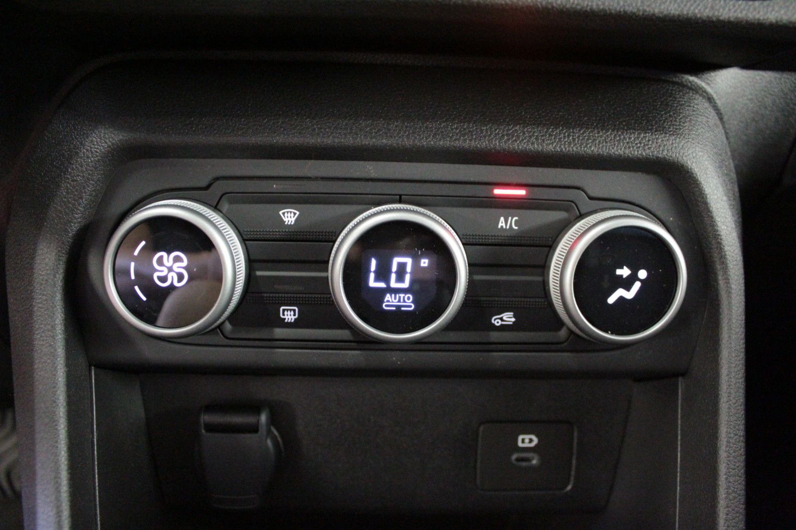 Fahrzeugabbildung Dacia Sandero TCe 90 Expression*Winterpaket*Alu*15424*