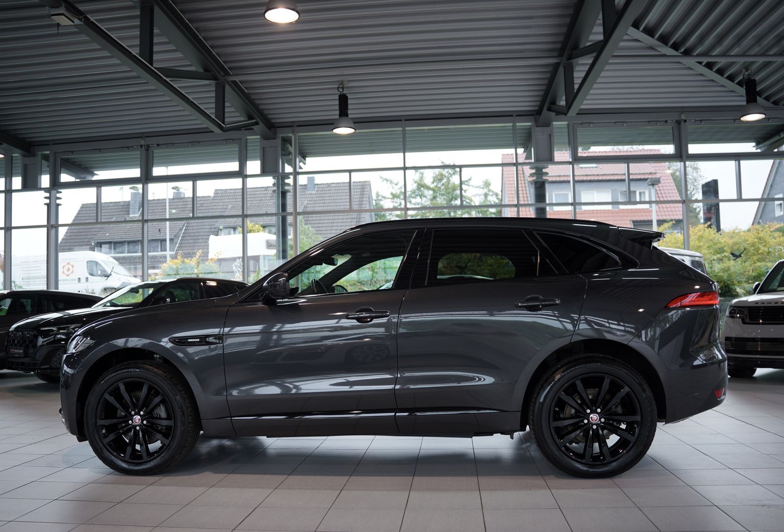 Jaguar F Pace