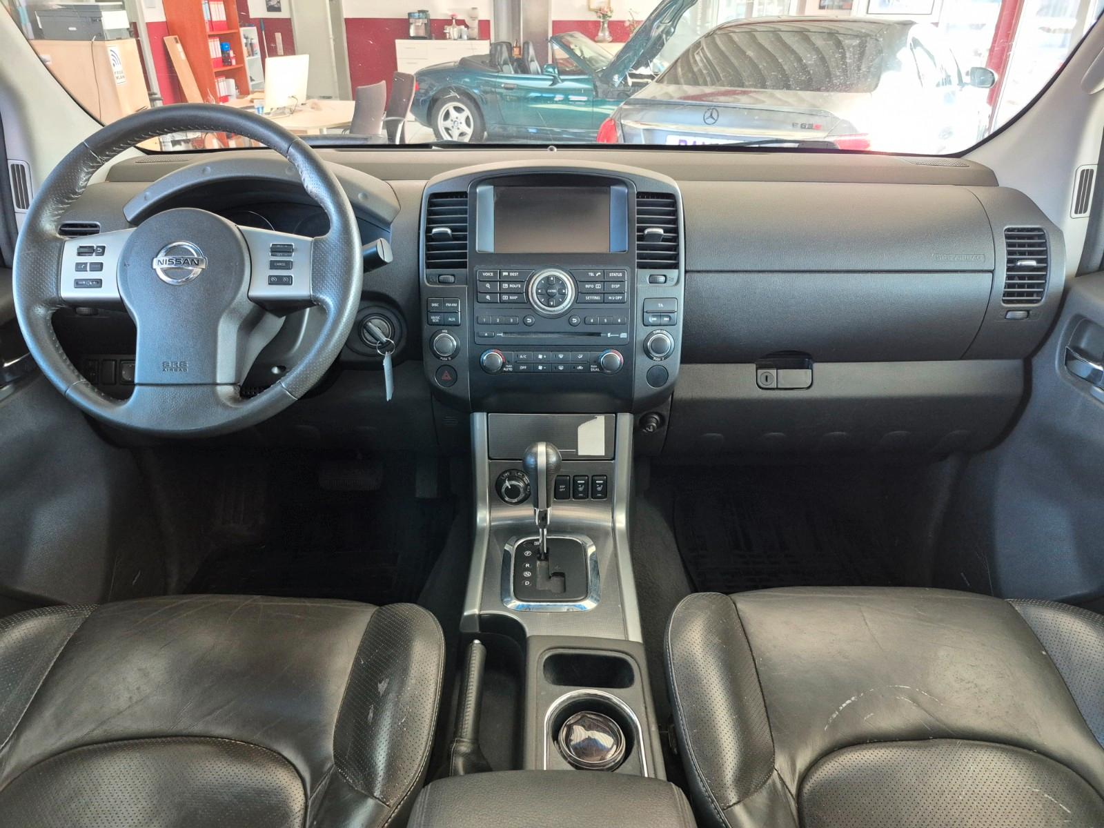 Nissan Navara Double Cab 3.0 dCi V6 231 ch BVA 4x4 / 121 000 km / Bose / Toit ouvrant / Cuir / Caméra de recul