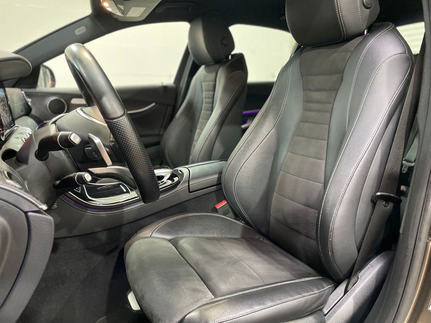 Fahrzeugabbildung Mercedes-Benz E 200 AMG#LED#Kamera#Spur#Alcantara#Ambiente