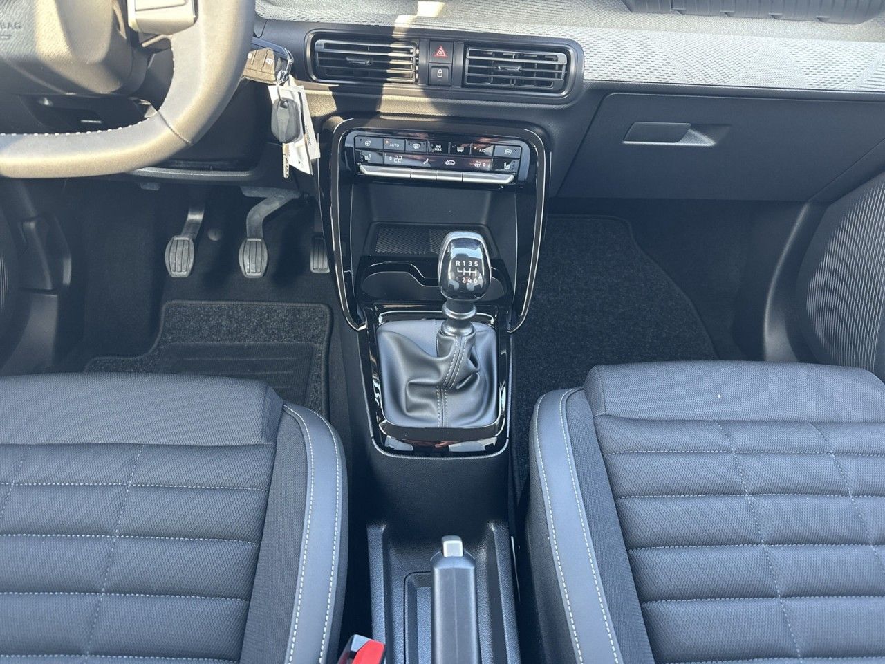 Fahrzeugabbildung Citroën C3 Aircross Turbo 100 PLUS