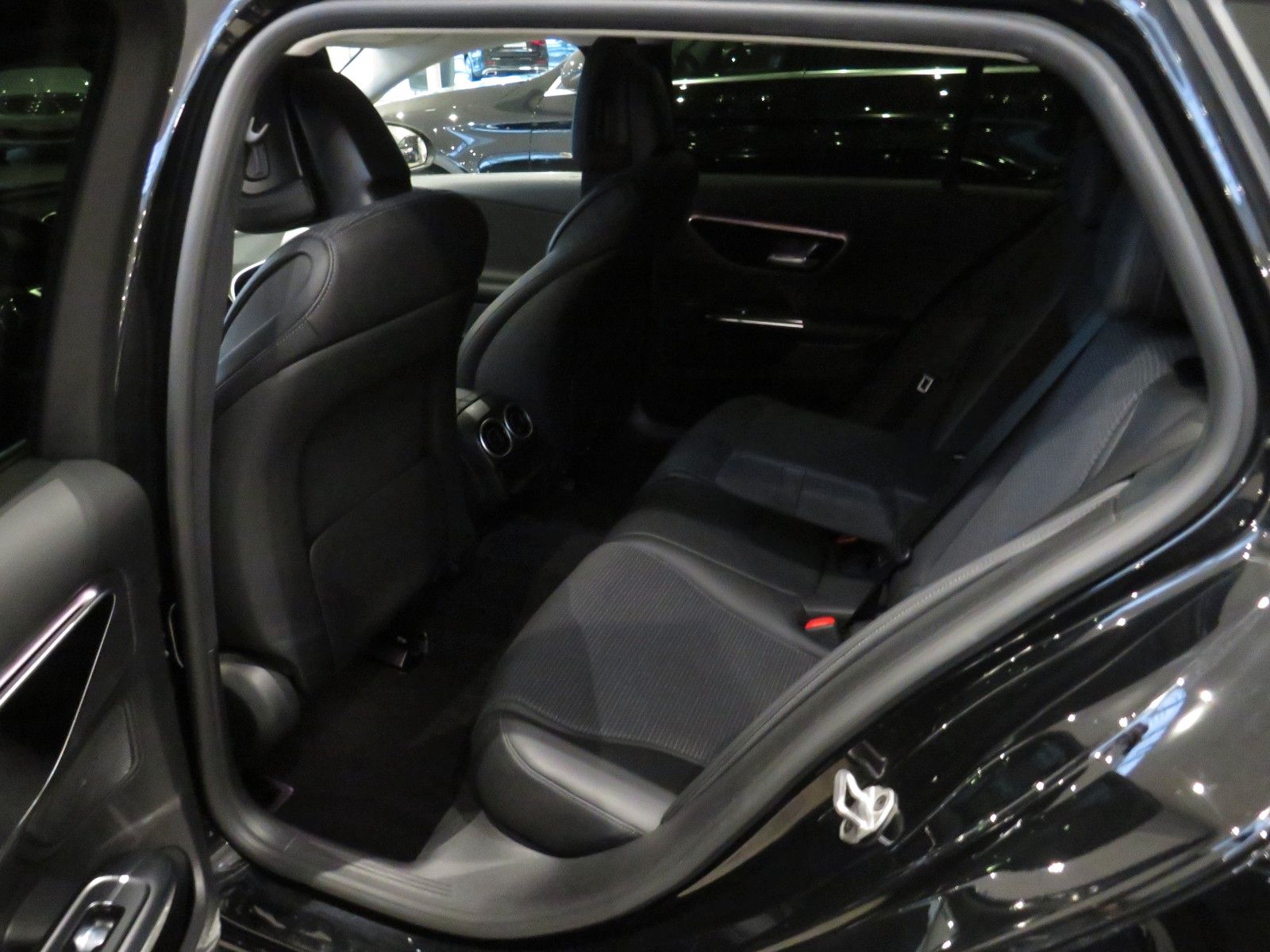 Fahrzeugabbildung Mercedes-Benz C 220 T d*LED*AHK*CAM*Spur*Toten*Distr*Fernlicht