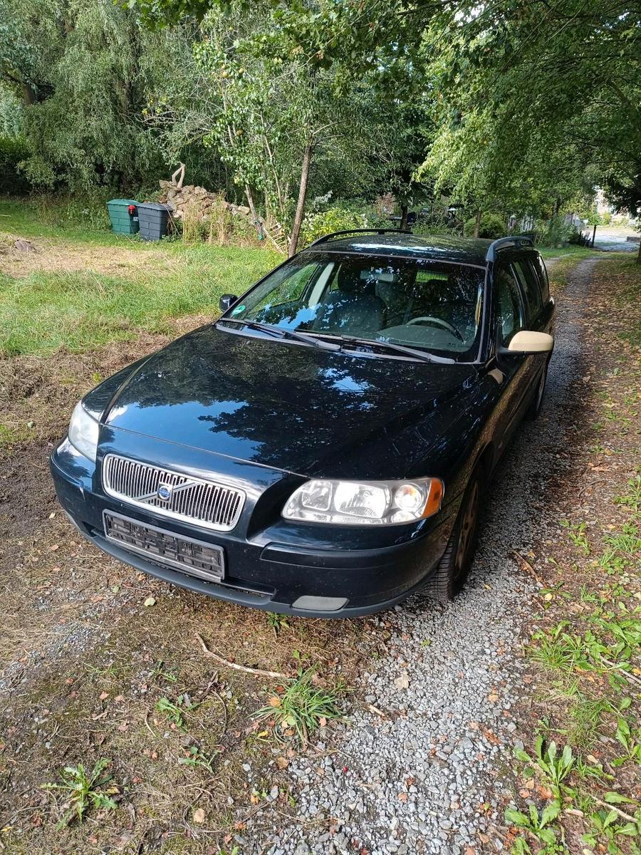 Volvo V70 2005 — rear view