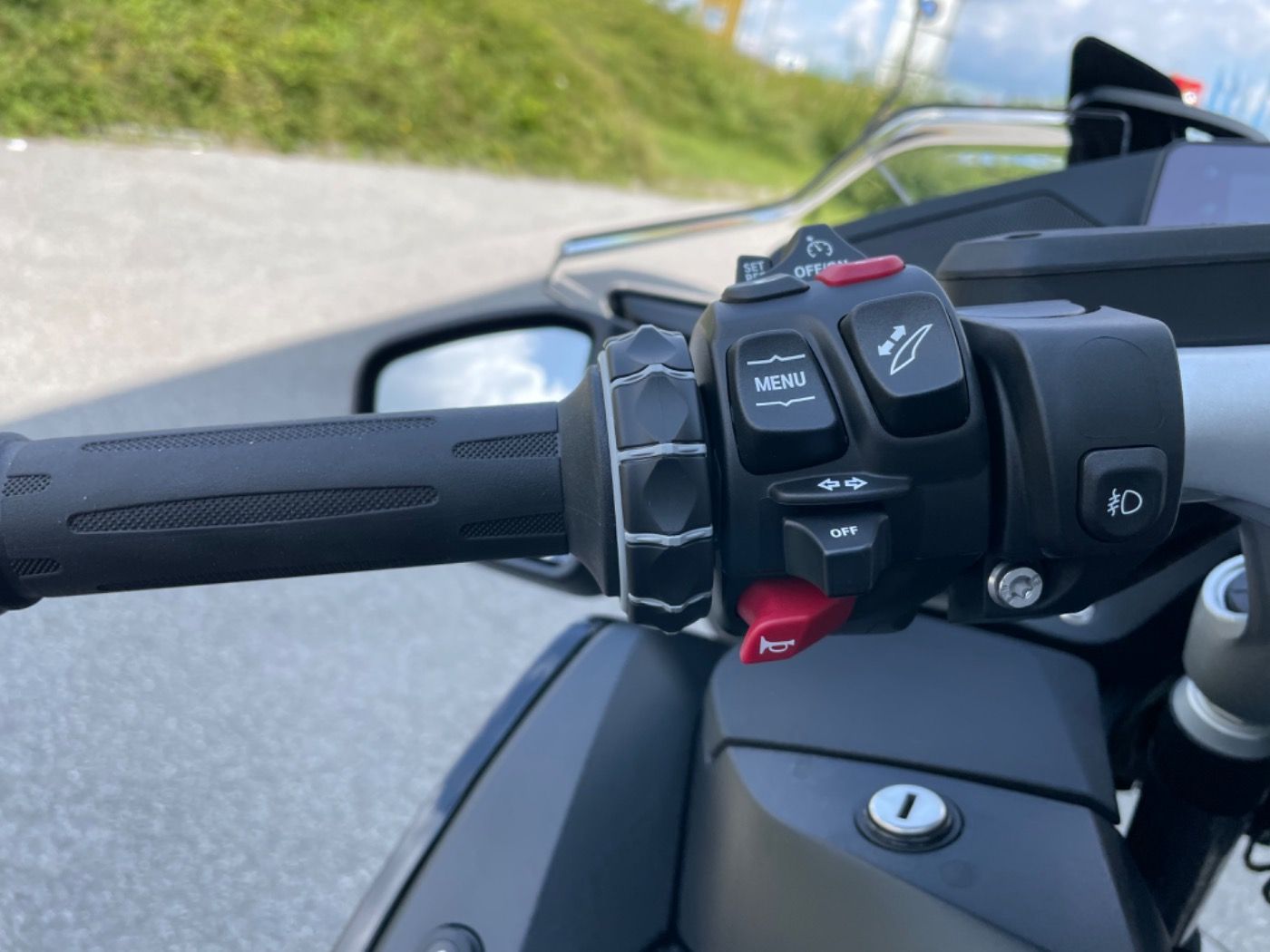 Fahrzeugabbildung BMW R 1250 RT Sondermodell Triple Black ACC