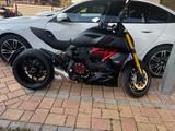 Ducati Diavel 1260S Dark Stealth schwarz / Rot