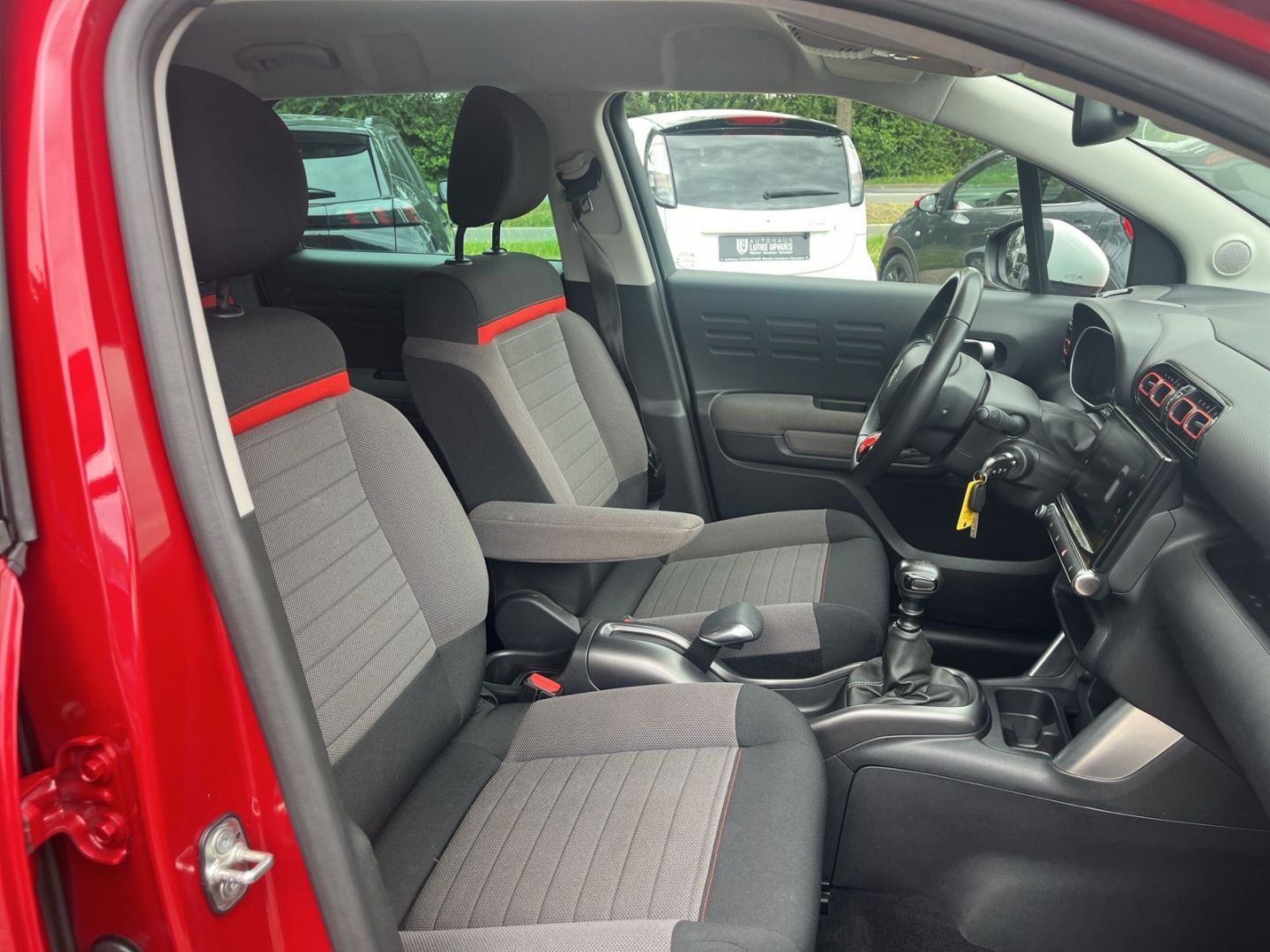 Fahrzeugabbildung Citroën C3 Aircross 1.2 PureTech 110 Shine Navi CarPlay