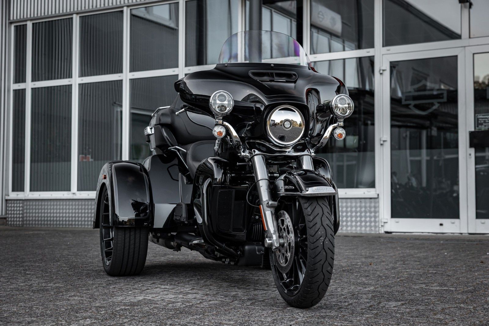 Fahrzeugabbildung Harley-Davidson TRI GLIDE ULTRA TRIKE - JEKILL&HYDE H-D ROULETTE