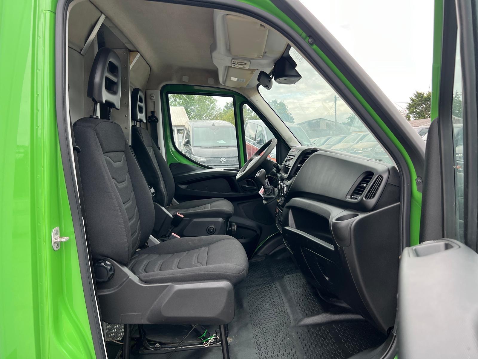 Iveco Daily Einzelkabine 50 C ./Verkaufsaufbau/Klima