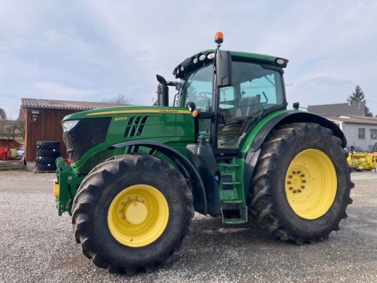 John Deere 6215R