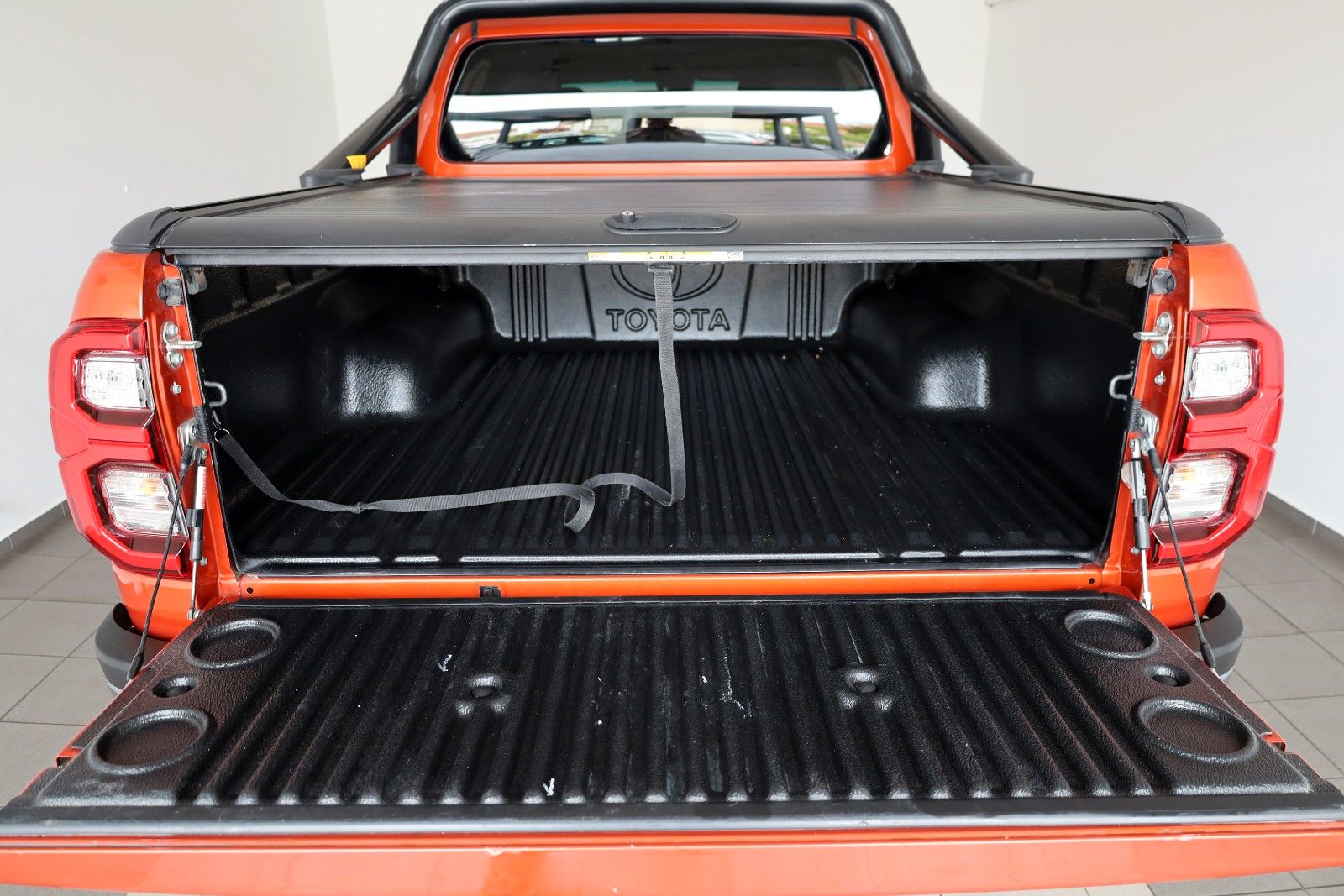 Fahrzeugabbildung Toyota Hilux 2.8 D-4D Invincible,AWD,Leder,ACC,Rollo