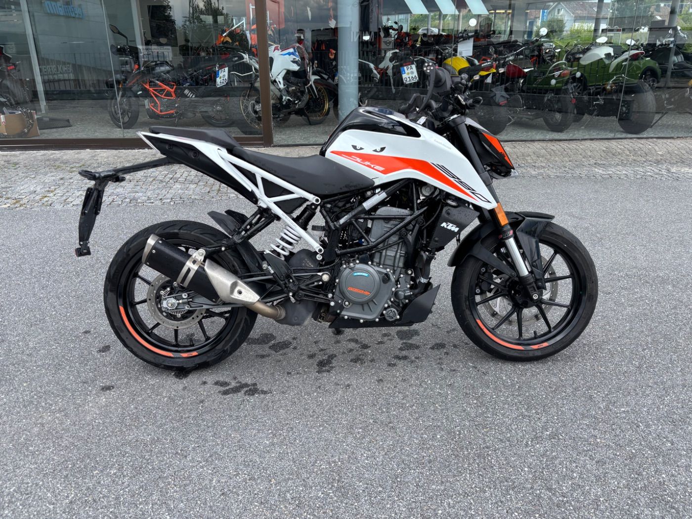 Fahrzeugabbildung KTM 390 Duke Modell 2022 mit Quickshifter