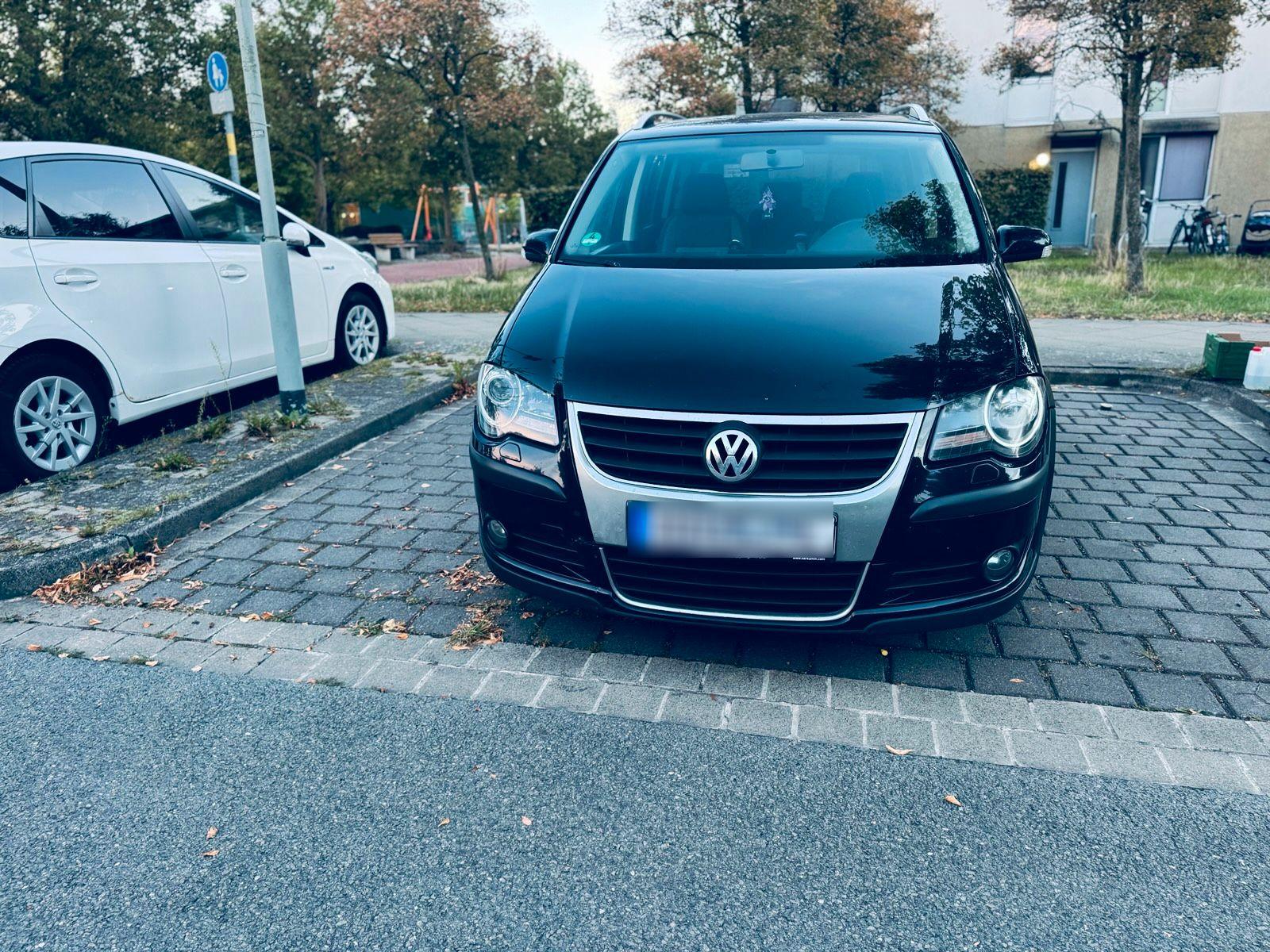 Volkswagen Touran 2008 — interior