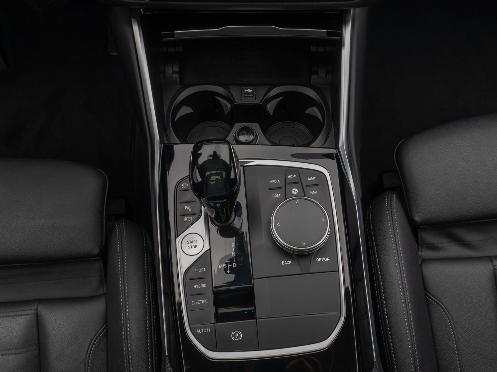Fahrzeugabbildung BMW 330e xD Sport Line Panorama Laser Kamera HUD DAB