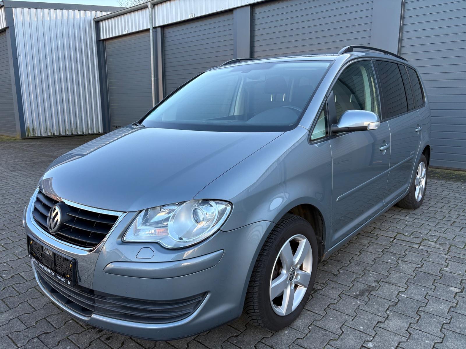 Volkswagen Touran 1.6 United KLIMA*SHZ*AHK*TEMPOMAT