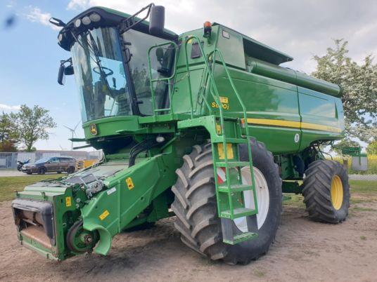 John Deere S690i