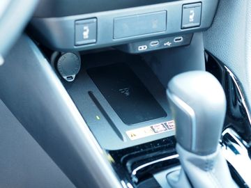 Bild 10 Toyota Yaris Hybrid Style,PDC v+h,Kamera,LED