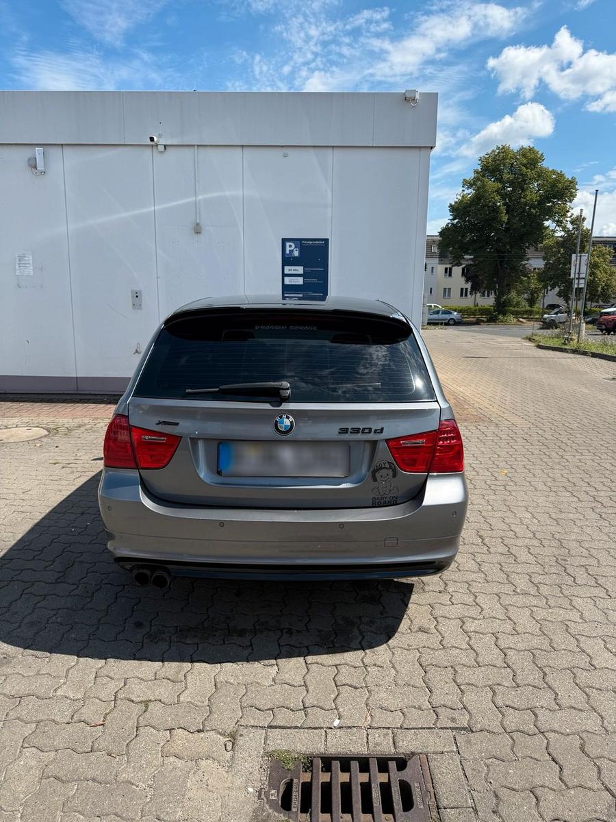 BMW 330 2011 — photo 6