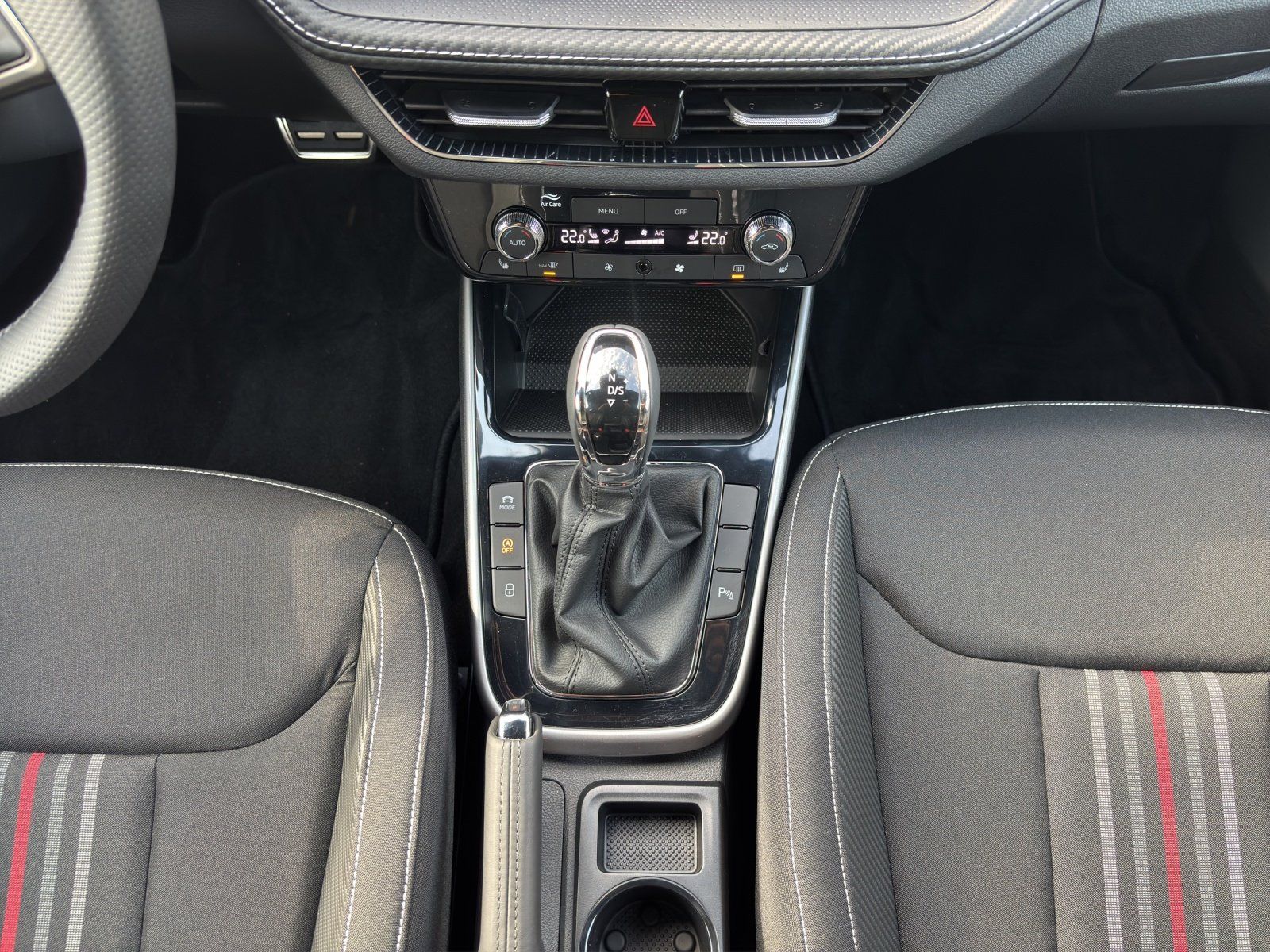 Fahrzeugabbildung SKODA Fabia 130 1,5 TSI 130 kW DSG MATRIX/ACC/RFK/RS