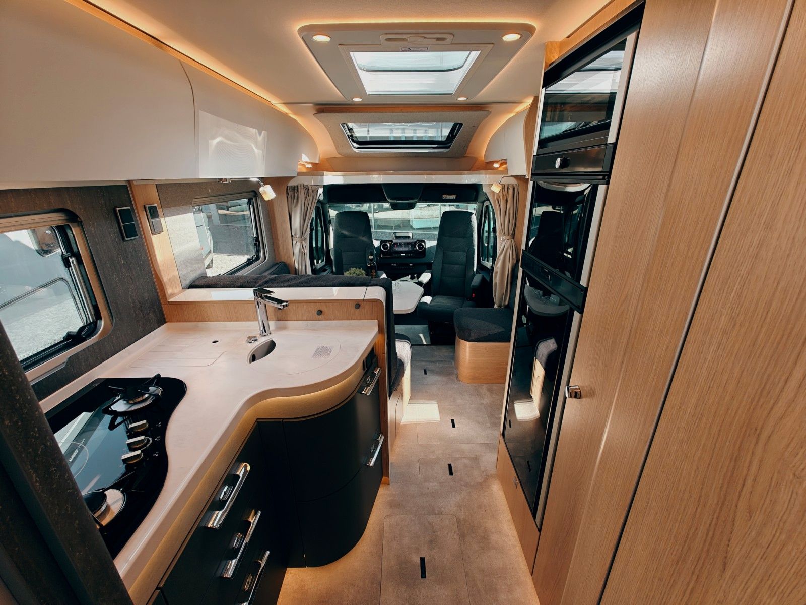 Fahrzeugabbildung HYMER / ERIBA / HYMERCAR B - KLASSE ML T 780 BLACKLINE