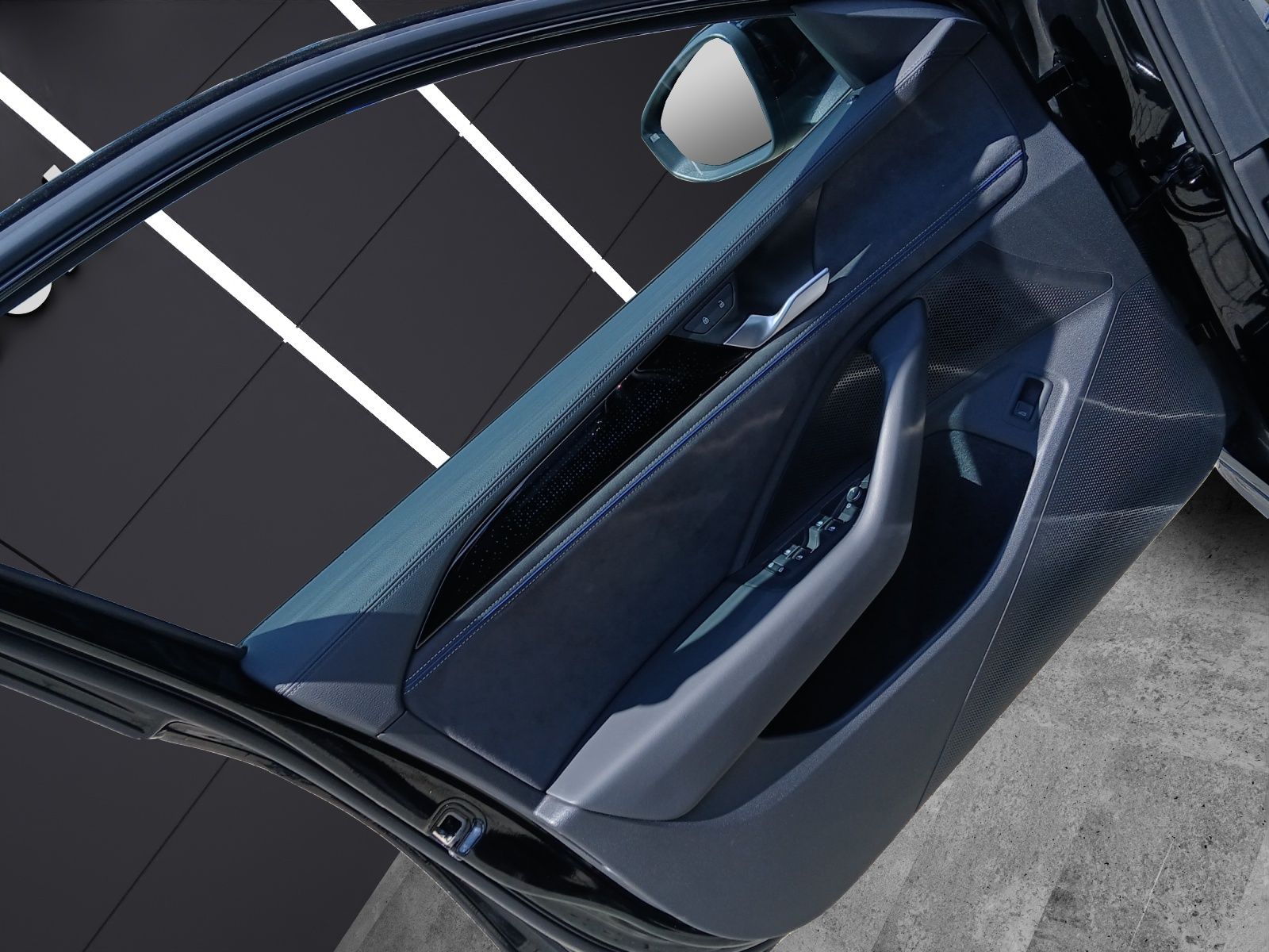 Fahrzeugabbildung Volkswagen Passat TDI R-Line Black Style Matrix AHK Navi AI