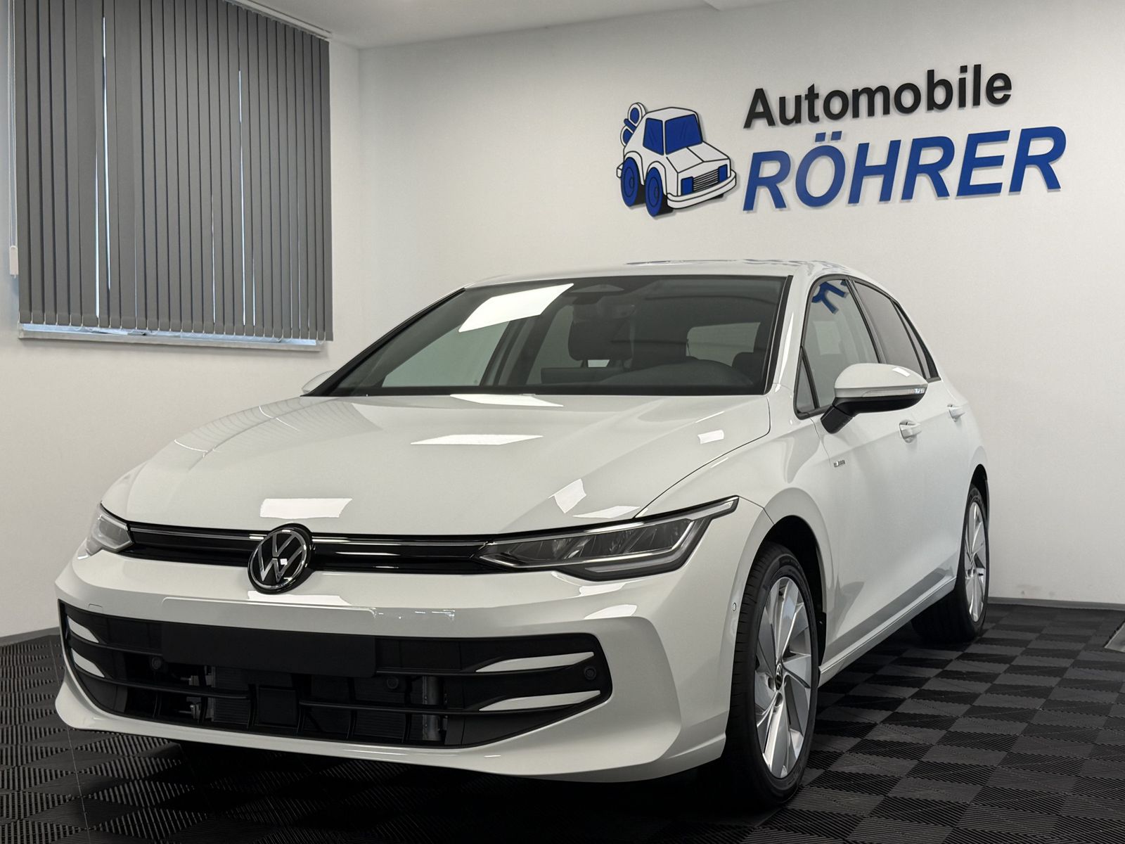 Volkswagen Golf - 1