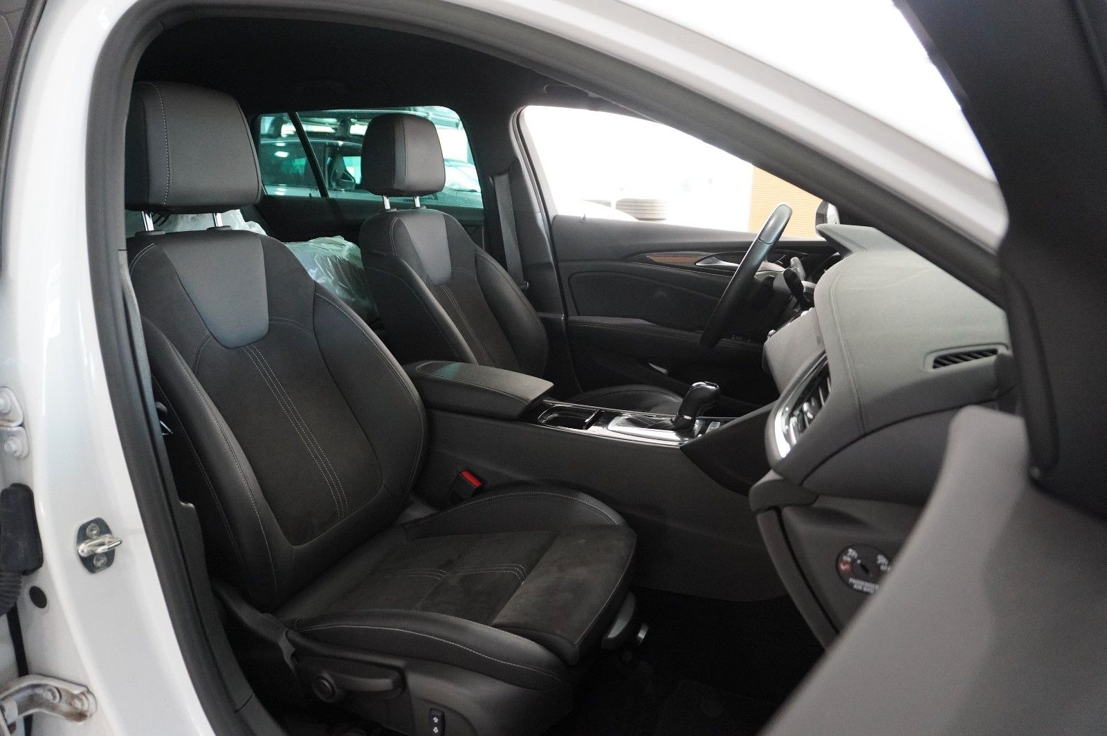 Fahrzeugabbildung Opel Insignia B ST 2.0D UTLIMATE NAVI/LED/KAMERA/AHK