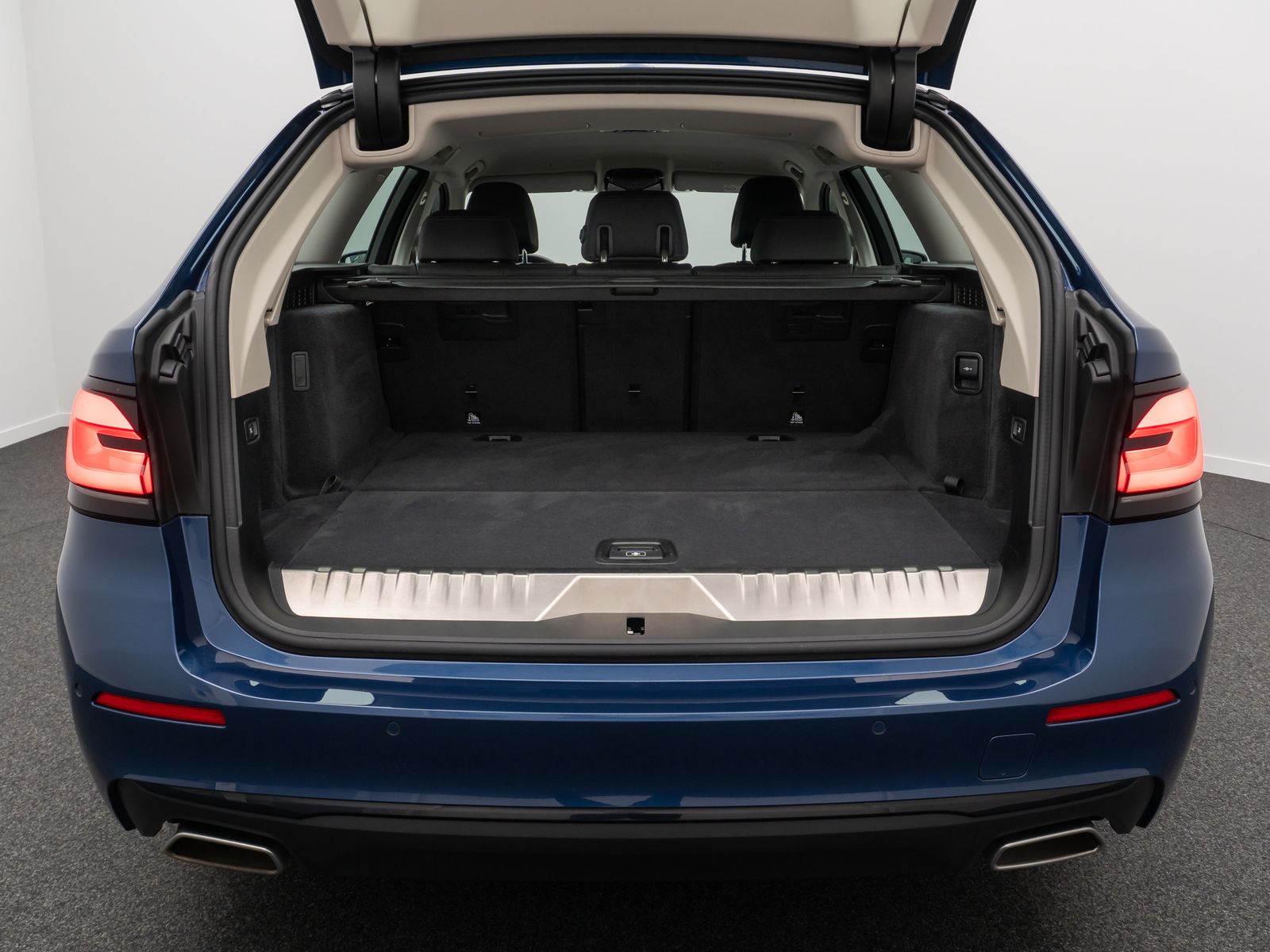 Fahrzeugabbildung BMW 520e Alarm DAB Kamera Cockpit Sport Leder 18Zoll