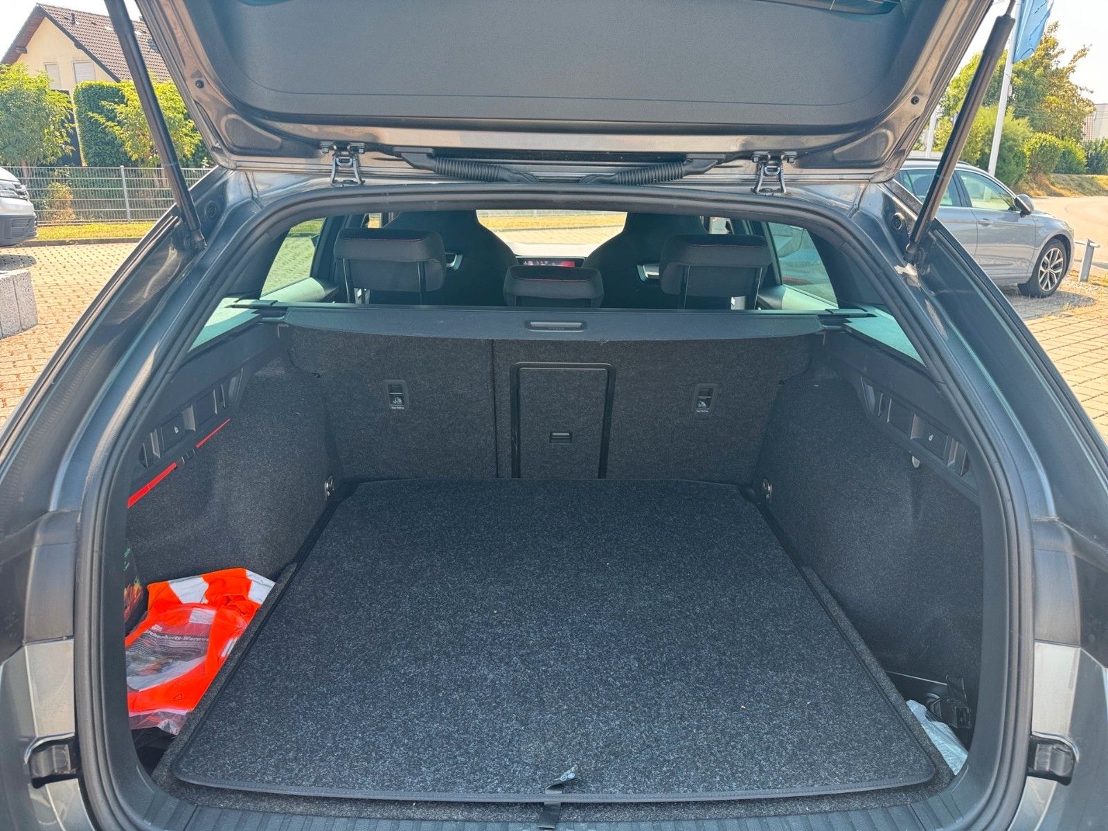Fahrzeugabbildung SKODA Octavia Combi RS 2.0 TSI