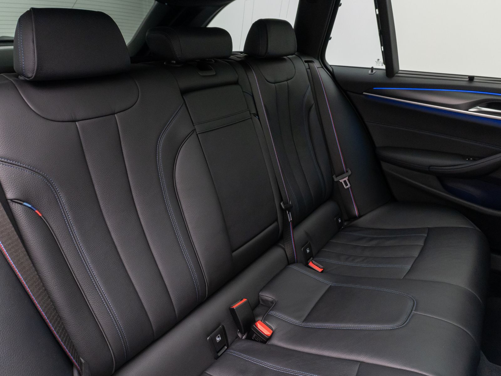 Fahrzeugabbildung BMW 540i xD M Sport Panorama DAB H/K DispKey 19Zoll