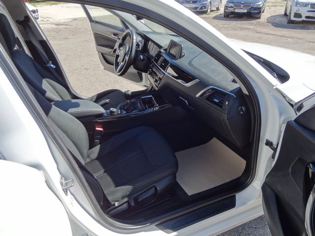 Fahrzeugabbildung BMW 118i/1.Hand/18-Zoll/PDC/57TKM/SitzH/Top-Zustand/