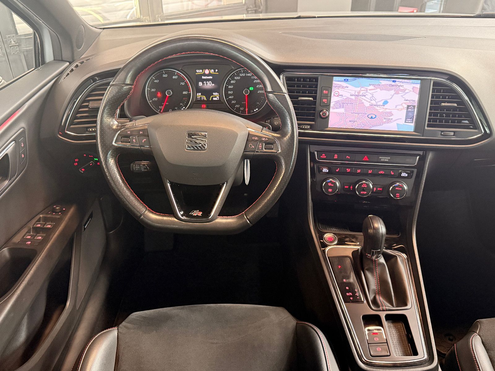Fahrzeugabbildung SEAT Leon ST FR//ACC/LED/PANORAMA/APPLE-CAR/KAMERA