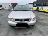 Audi A4 1,9 TDI Kombi top Zustand Pumpe düse - Audi A4 aus 2000: Kombi