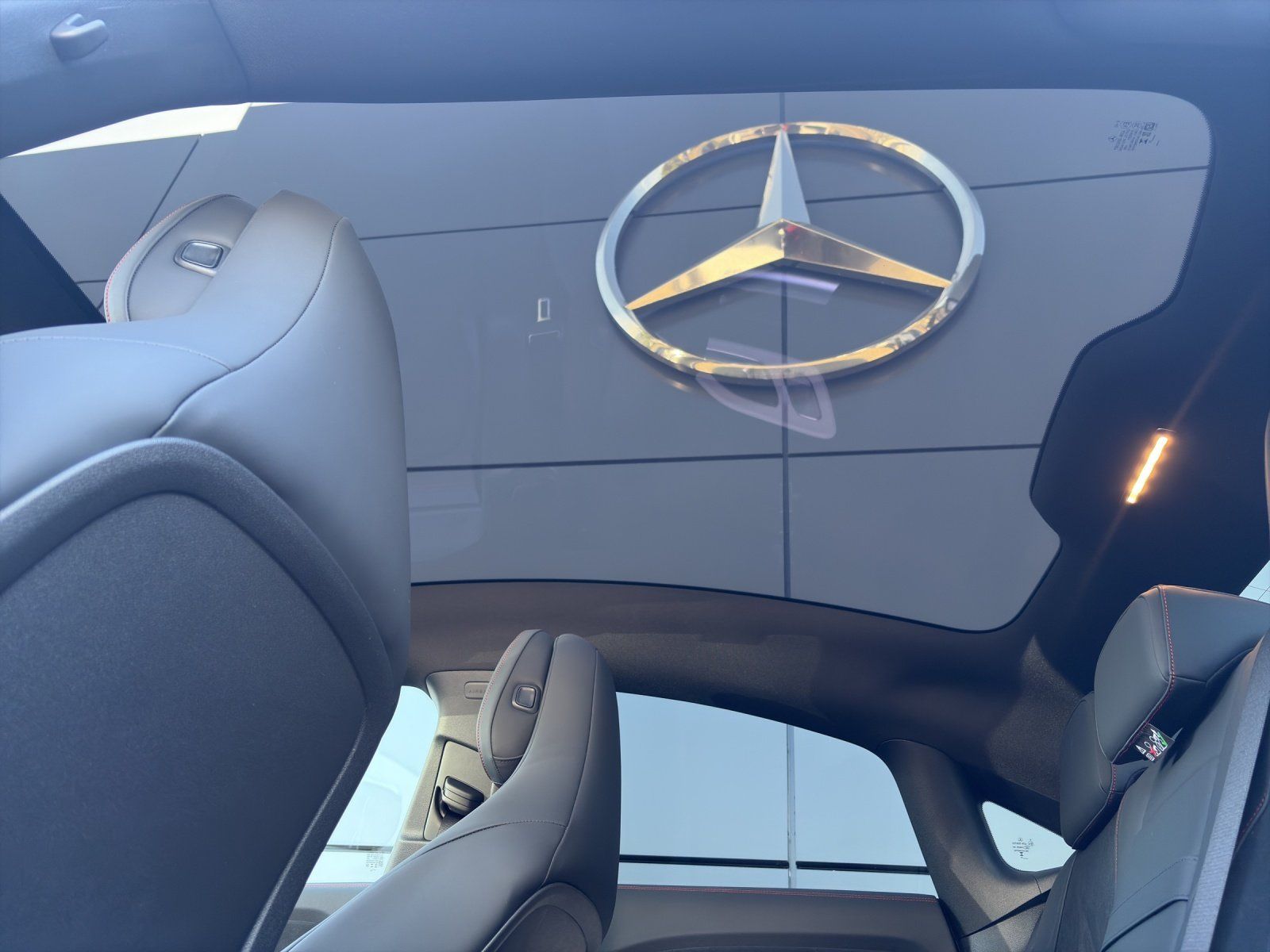 Fahrzeugabbildung Mercedes-Benz CLA 220 AMG HeadUp PANO Burmester KeyGo 360 MLED