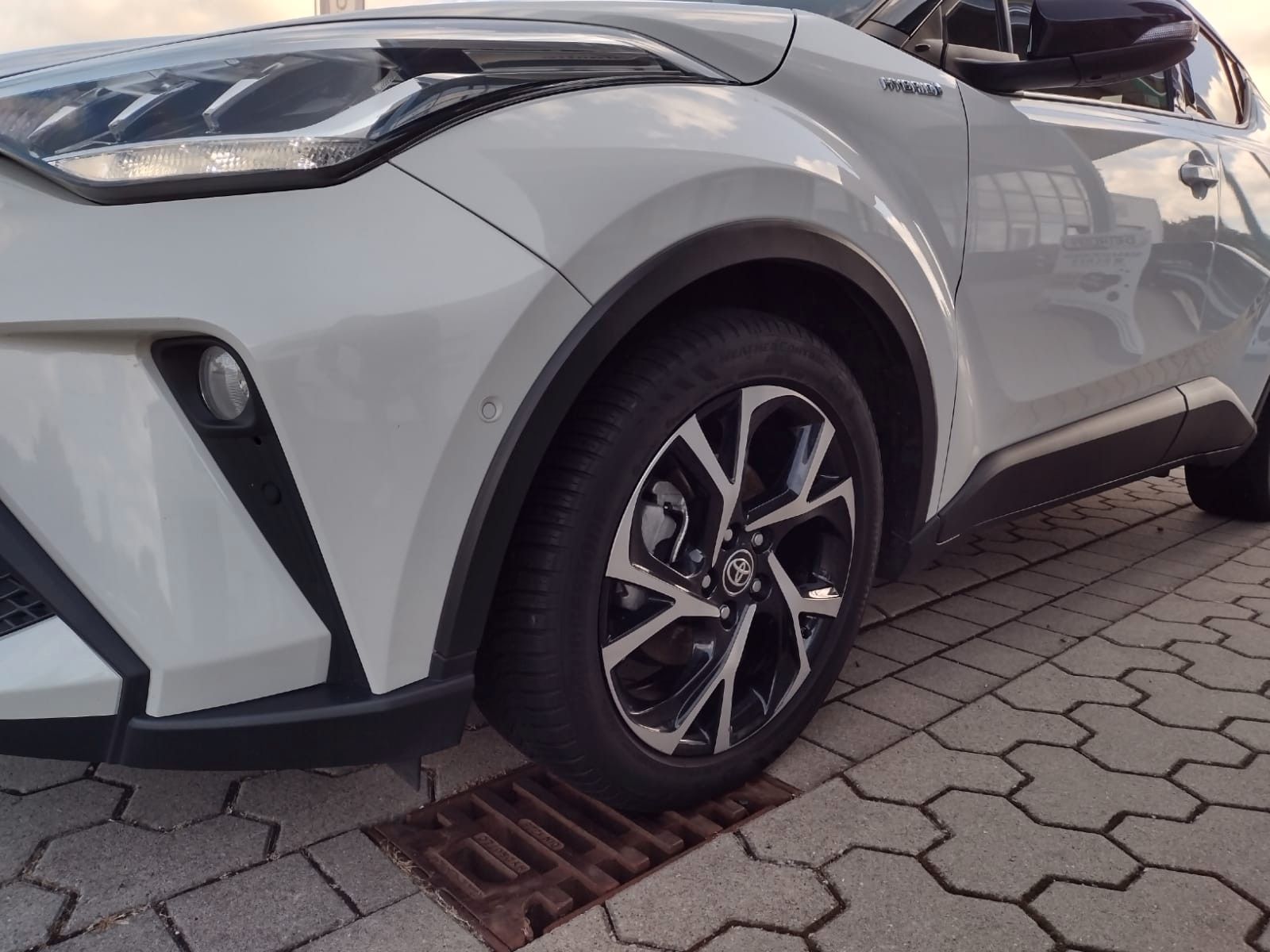 Toyota C-HR (10/2021, Hybrid (Benzin/Elektro))