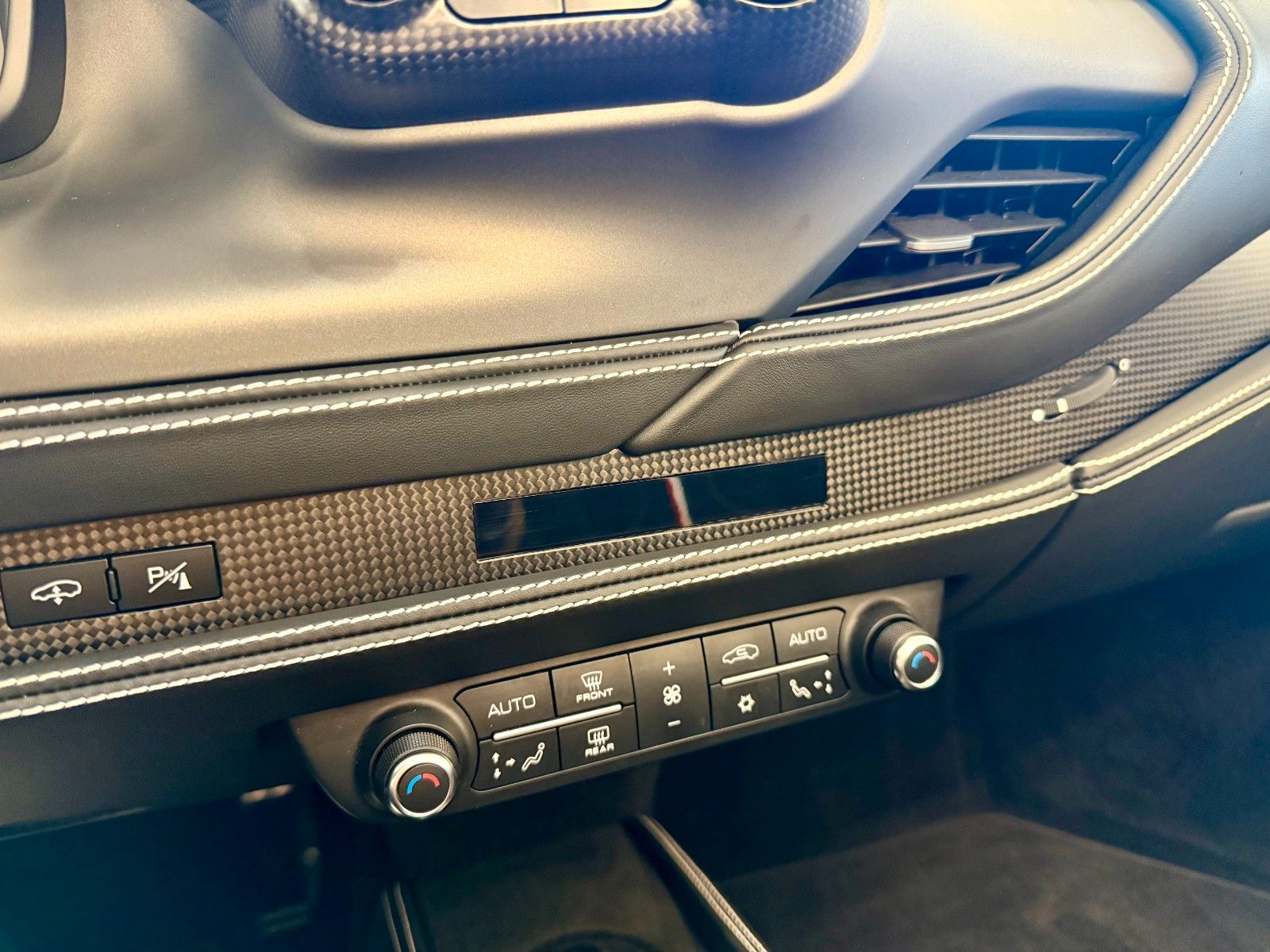 Fahrzeugabbildung Ferrari F8 Spider Carbon Racing Seats/LIFT/LED