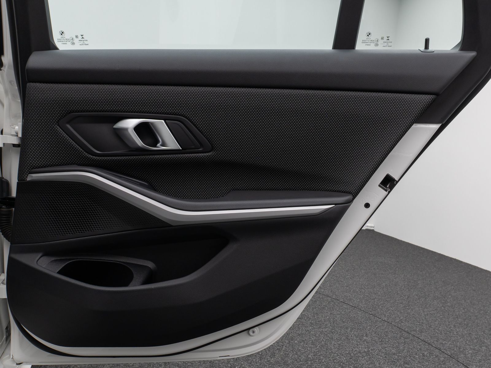 Fahrzeugabbildung BMW 320d Panorama DAB HiFi Stop&Go Alarm AHK PDC
